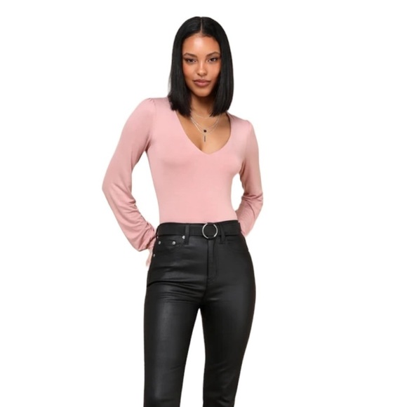Lulu's Kaylene Blush V-Neck Balloon Sleeve Bodysuit - Picture 3 of 12
